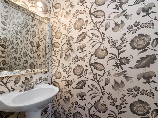 Building Photo - Cutters Spring-Providence Park!