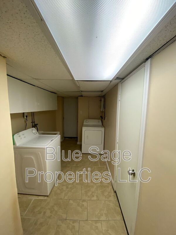 Building Photo - 6829 Clover Ln