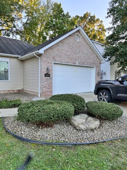 Building Photo - 1859 Meadowlark Ln