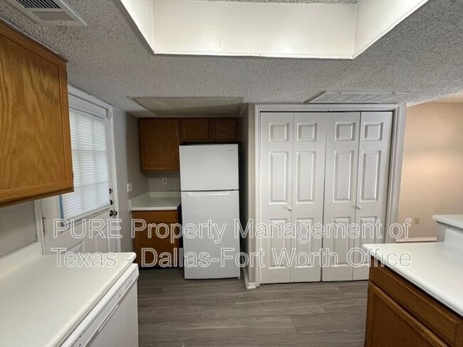 Building Photo - 4004 W Pioneer Dr