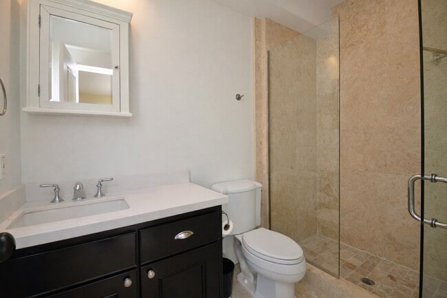 Building Photo - 1818 Binz St