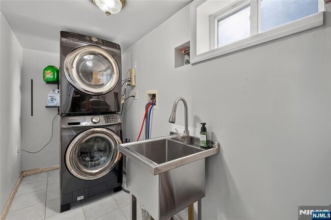 Building Photo - 8 Coyles Ct