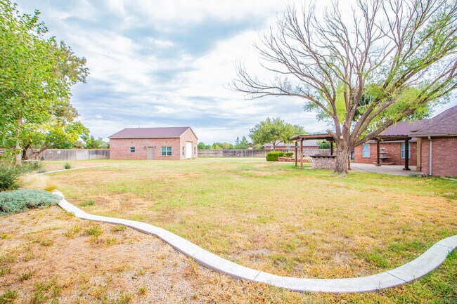 Building Photo - 5402 158th St