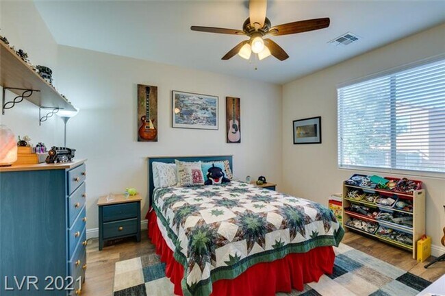 Building Photo - Mountains Edge 4 Bedroom!