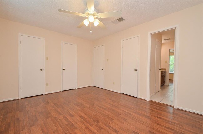 Building Photo - 2209 Bauer Dr