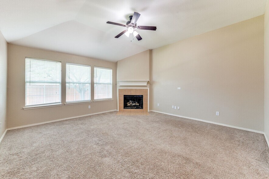 Building Photo - 1117 Red Hawk Dr