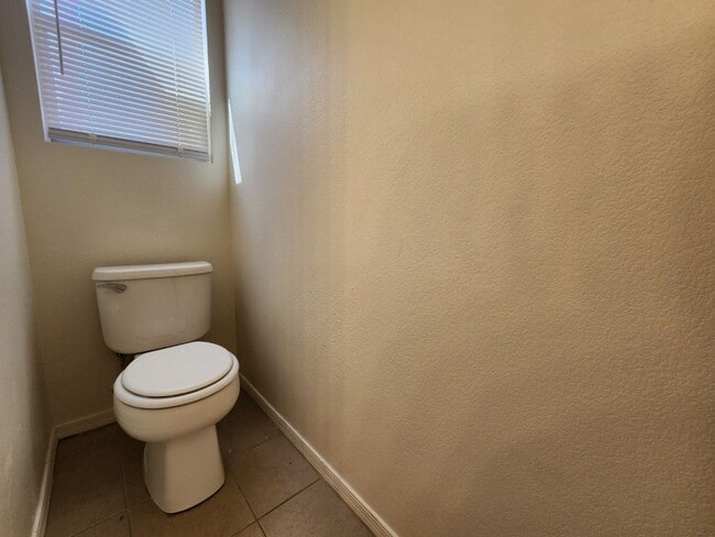 Building Photo - Lovely Single Story Home