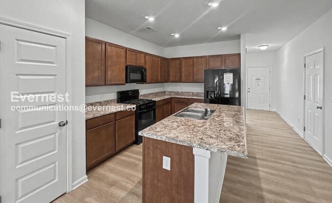 Building Photo - 3 Bed/2 Bath Home with Garage / Available Now!