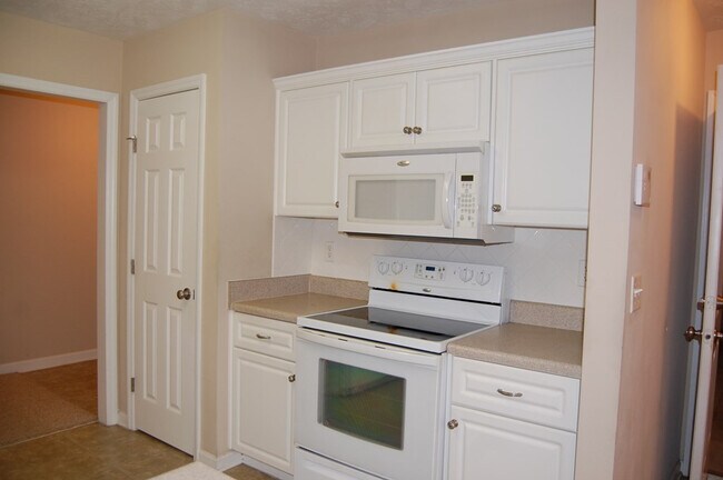 Building Photo - 900 Watsonia Dr