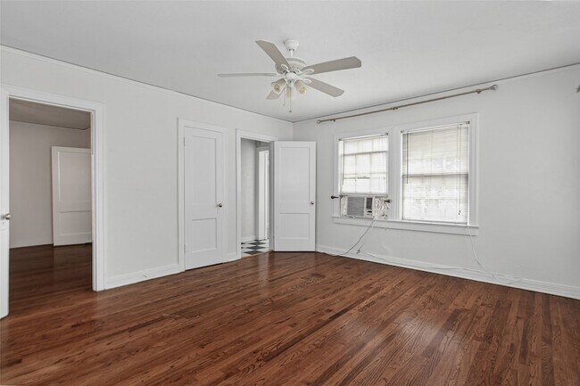 Building Photo - 5918 La Vista Dr