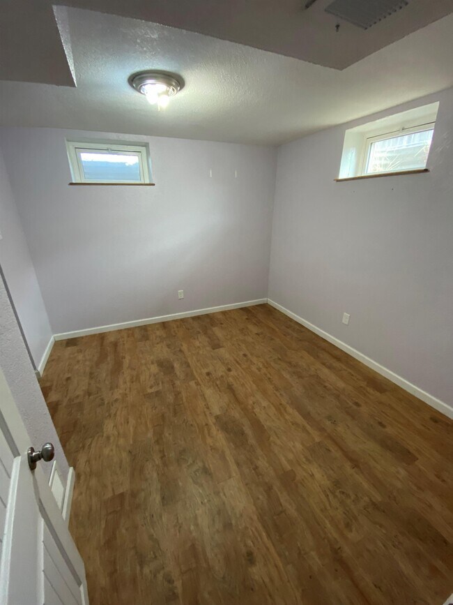 Building Photo - 301 Olive Ln