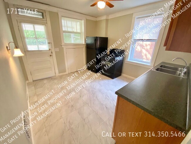 Building Photo - 1711 Yale-
