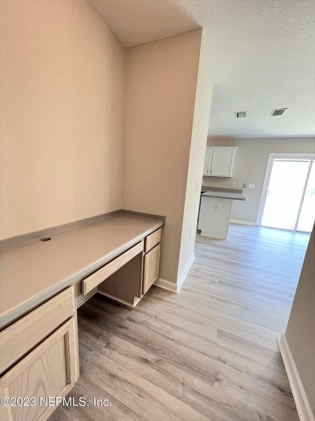 Building Photo - 1044 Bruen St