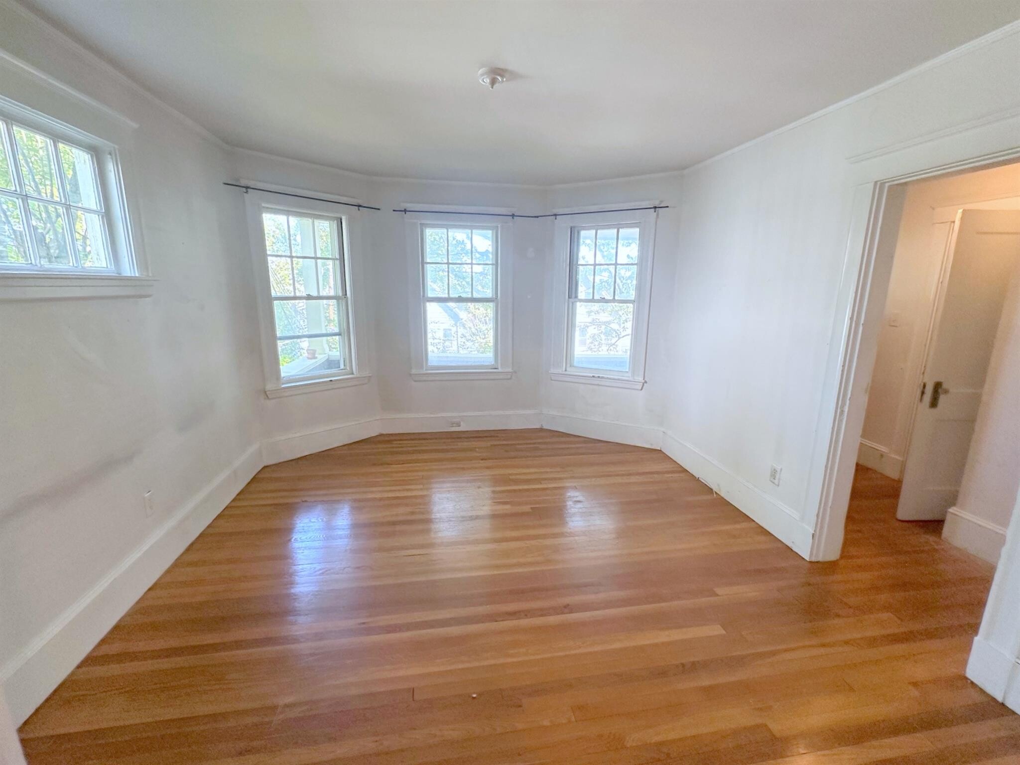 Building Photo - 42 Madison St