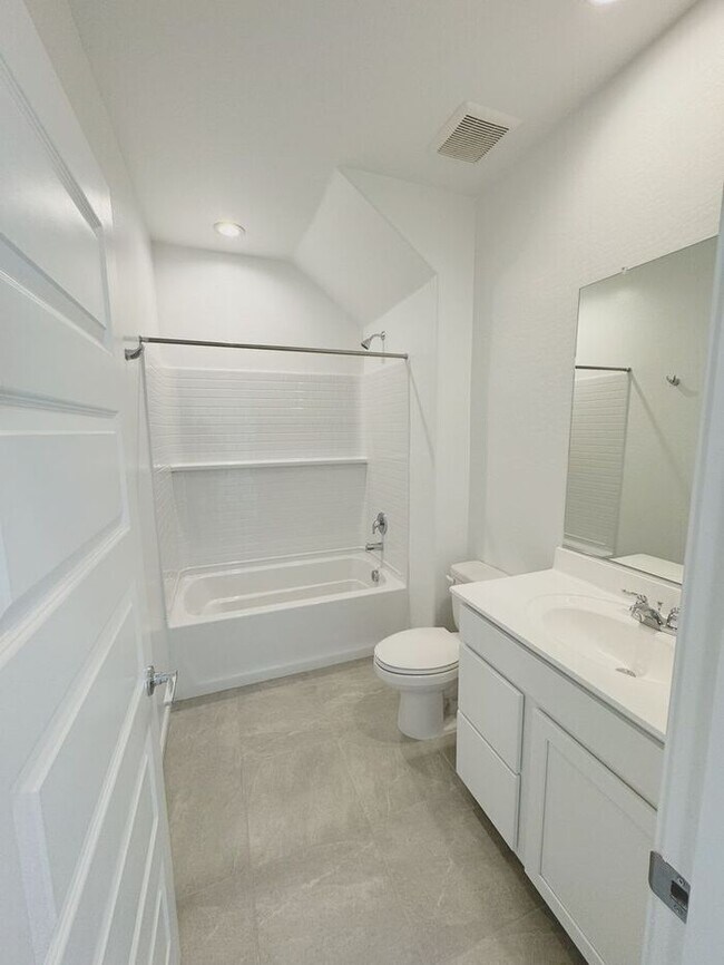 Building Photo - MOVE IN SPECIALS!! 15 DAYS RENT FREE!! New 5-Bedroom Home in Phoenix with Upgrades!