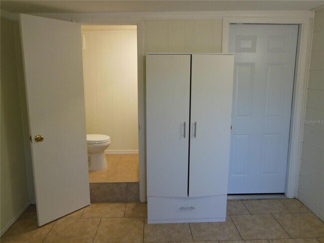 Building Photo - 2204 20th Ave W