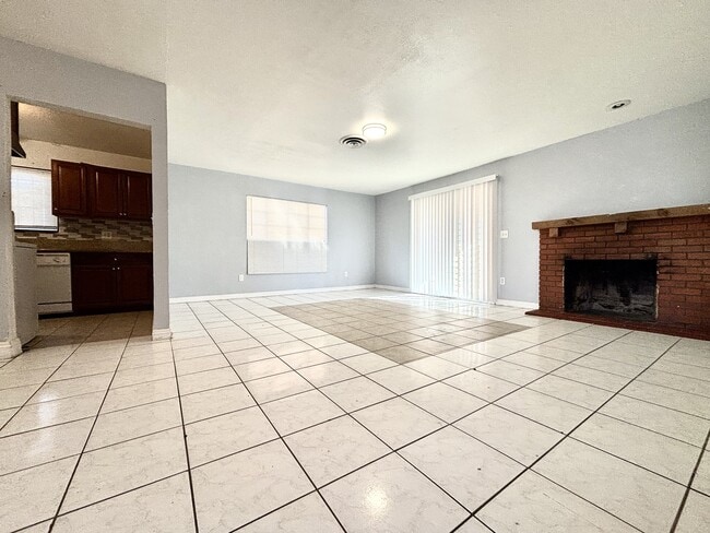 Building Photo - 1100 Saylor Way