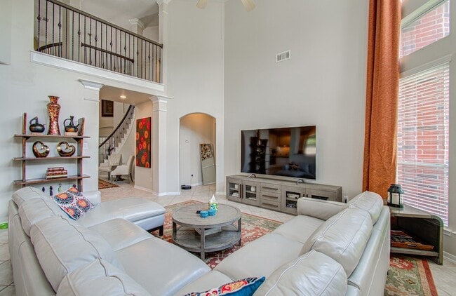 Building Photo - 26427 Sagewood Forest Dr