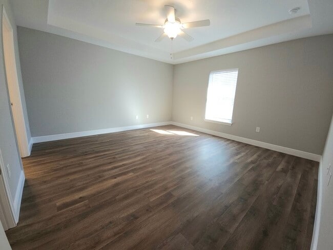 Building Photo - 7244 N Glenridge Cir