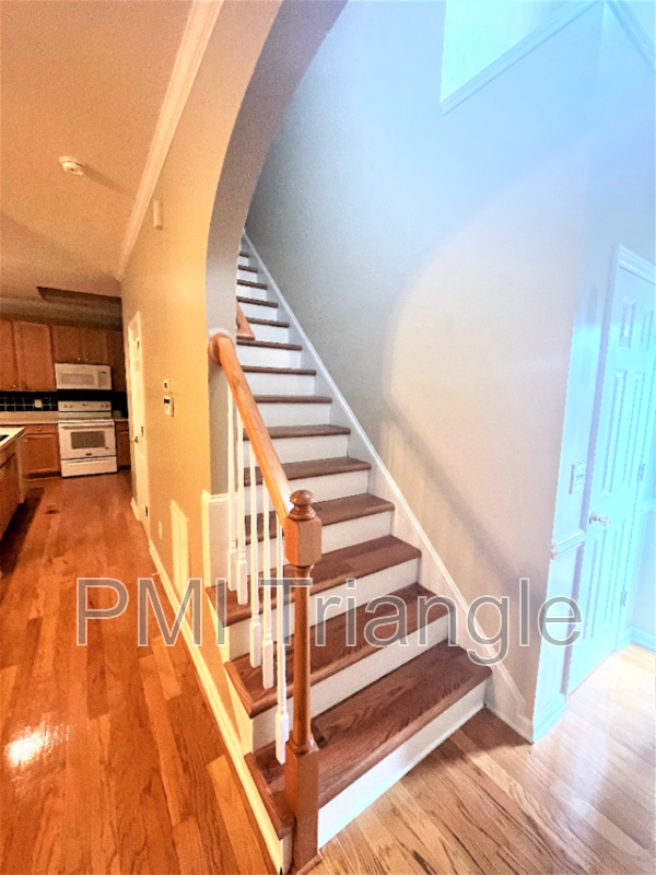 Building Photo - 2429 Valley Haven Dr