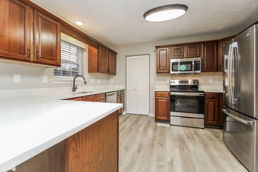 Building Photo - 2404 Kramer Way