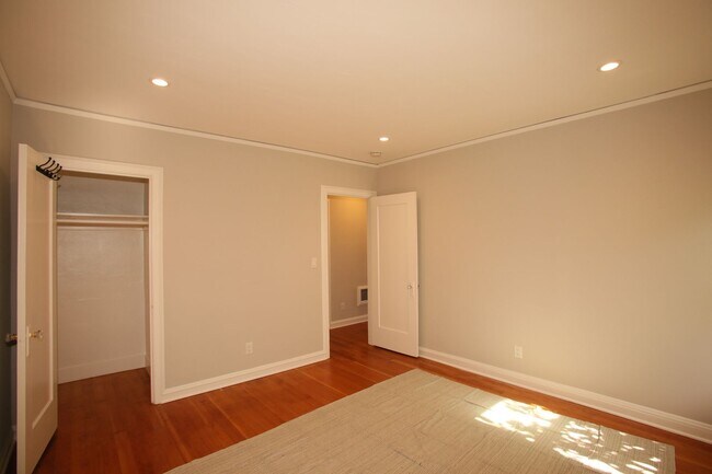 Building Photo - Laurel Street Triplex