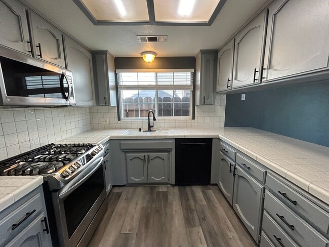 Building Photo - 3086 Beverly Ct