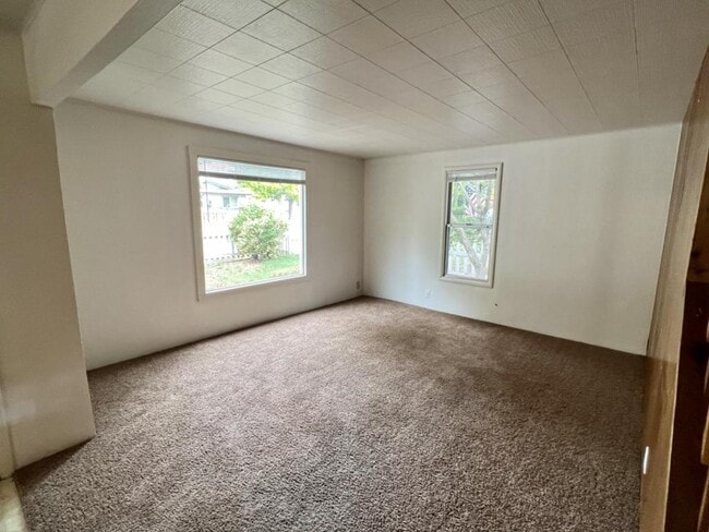 Building Photo - 711 SW I St