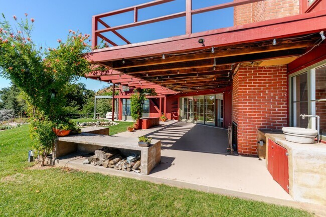 Building Photo - 650 Baldwin Ct