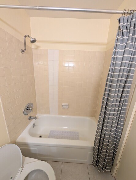 Building Photo - 2738 Oak Rd