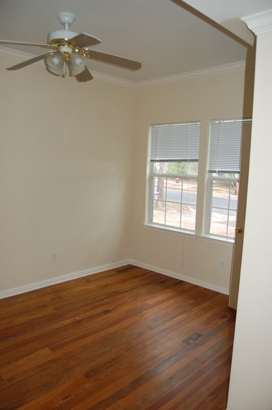 Building Photo - 1100 W 22nd St