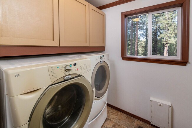 Building Photo - This could be your dream home! Must see!!