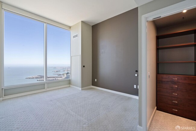 Building Photo - 425 1st St