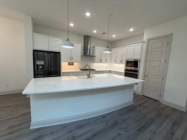 Building Photo - 620 Courtyard Ln