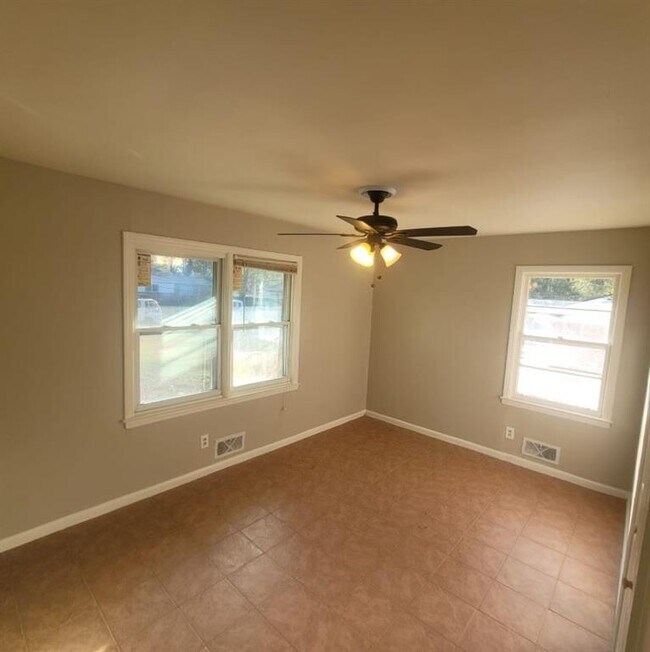 Building Photo - 3728 Loren Dr