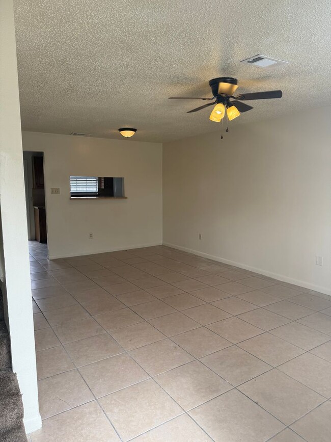 Building Photo - 2BD 2.5BA CONDO WITH WATER INCLUDED