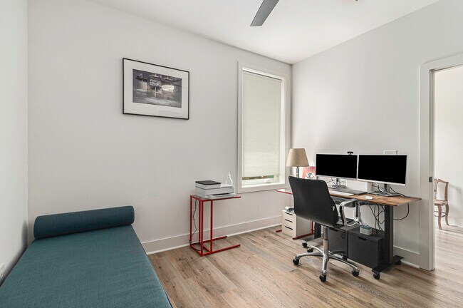 Building Photo - 2424 Memorial Dr SE