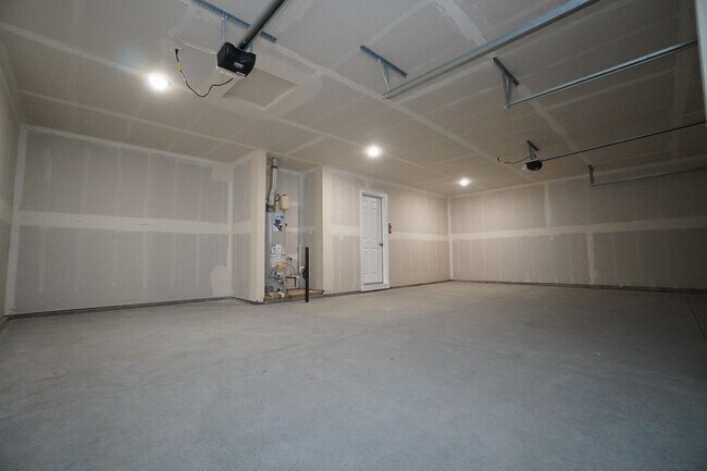 Building Photo - 1218 W Bass River Dr