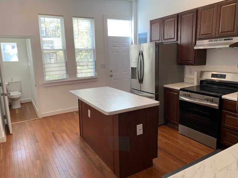 Building Photo - 2021 W Saratoga St