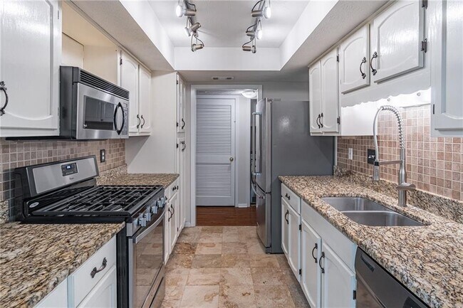 Building Photo - 3007 Canyon Point Cir