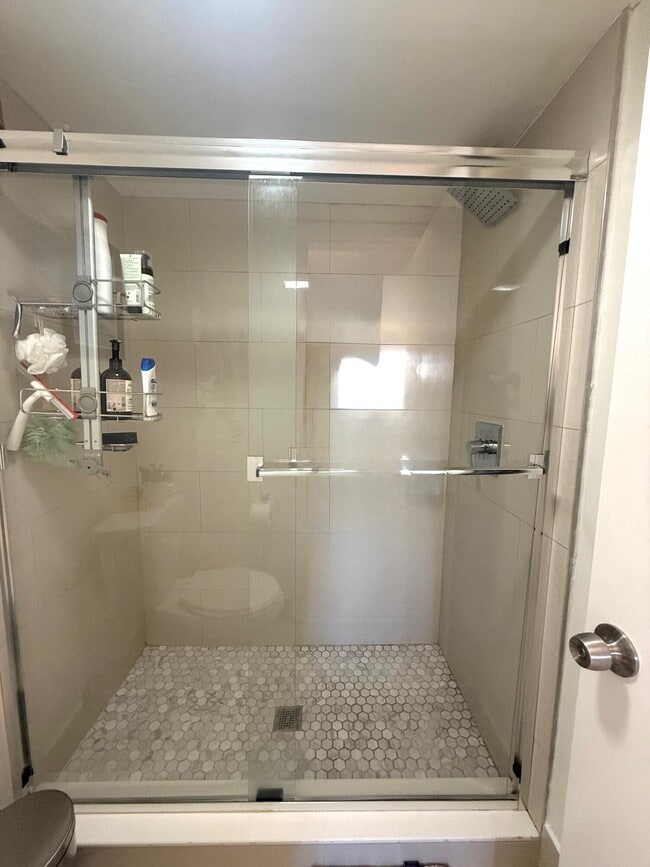 Building Photo - 3050 NW 42nd Ave