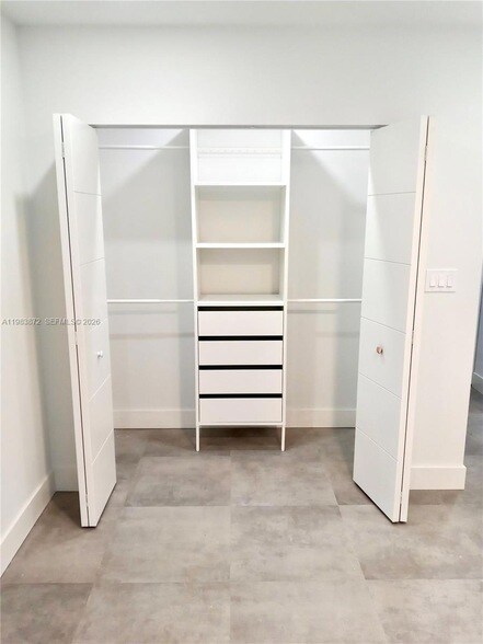 Building Photo - 1119 W Las Olas Blvd