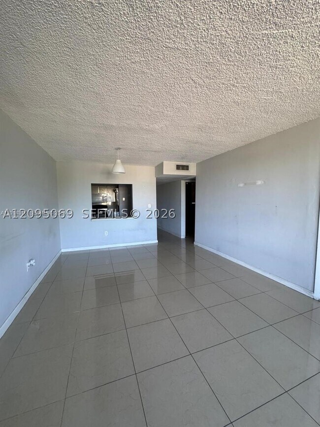 Building Photo - 10090 NW 80th Ct