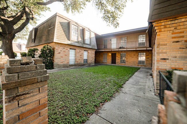 Building Photo - 2102 5th Ave N