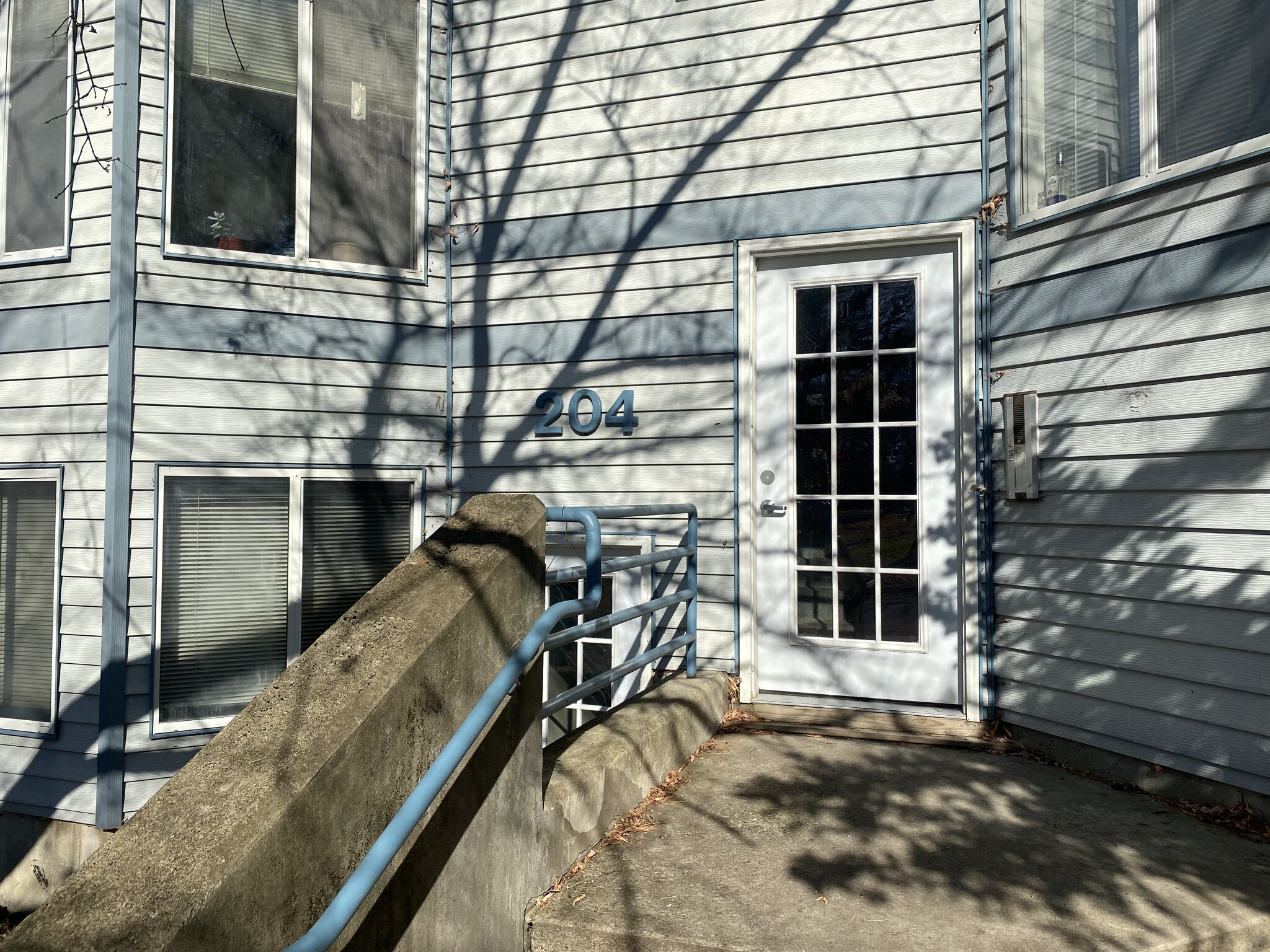 Building Photo - 204 Miller St