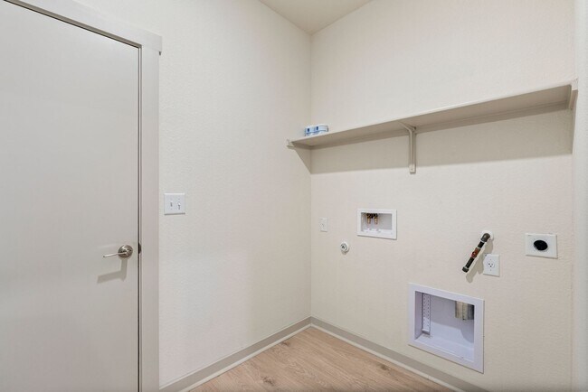 Building Photo - Modern comfort meets Austin flavor, 3-bed gem in Northeast ATX!