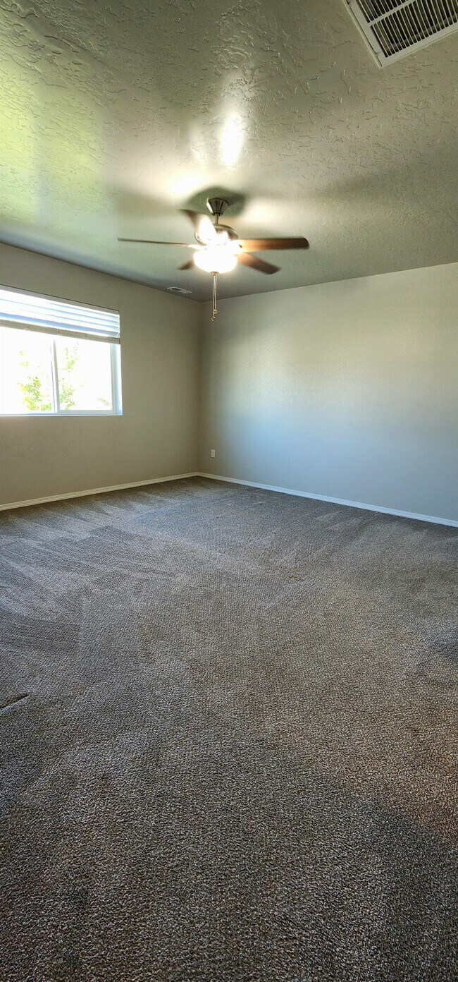 Building Photo - 2316 N Mountain Ash Ave