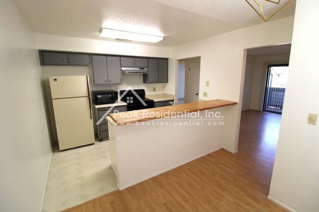 Building Photo - Wonderful 2bd/1ba South Natomas Condo in G...