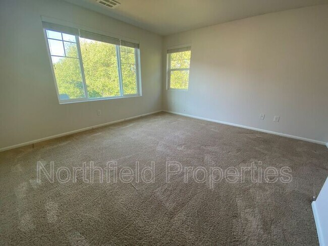 Building Photo - 3421 31st Dr