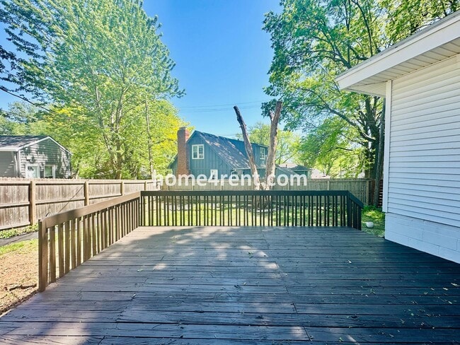 Building Photo - Charming Ranch Style, Prairie Village Home w/ a Fenced Yard, Updated Baths, and All Appliances In...